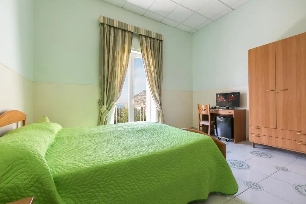 DOUBLE SEA VIEW WITH BALCONY Room, Sisters' Hostel, Naples