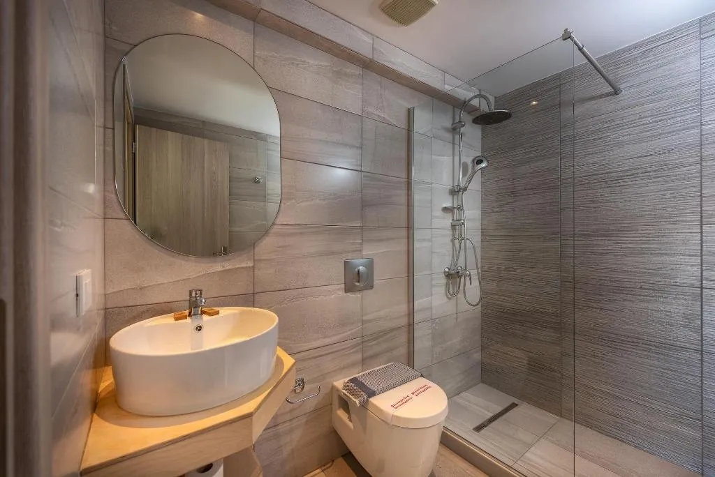 Room, Papillon, Zante