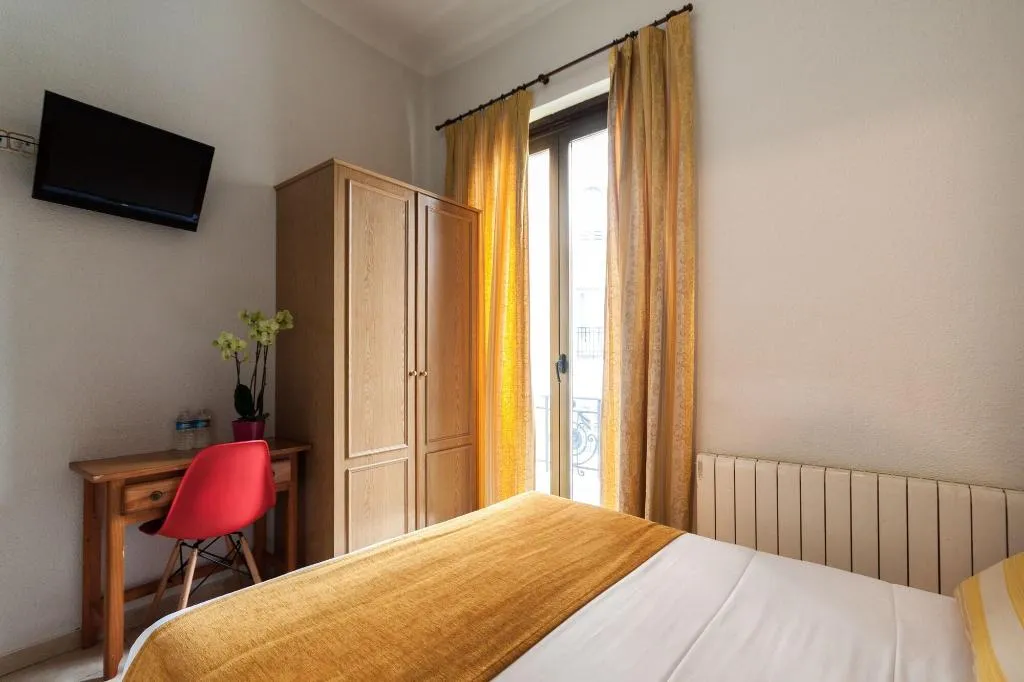 Room, Josefina Hostal, Madrid