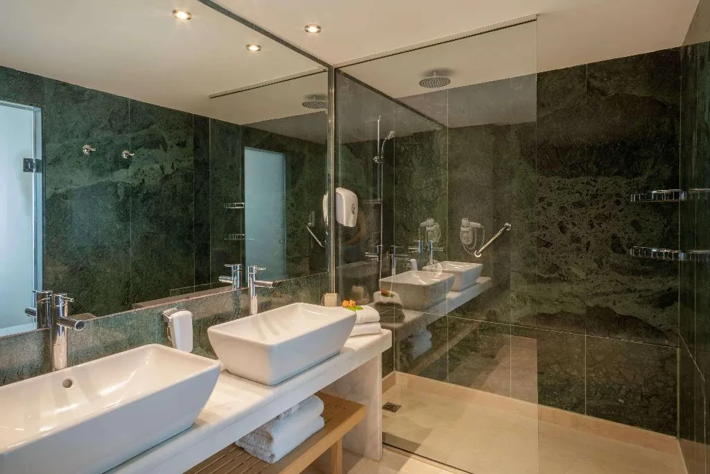 SUITE WITH PRIVATE POOL Room, Blue Sea Beach Affiliated by Melia, Crete