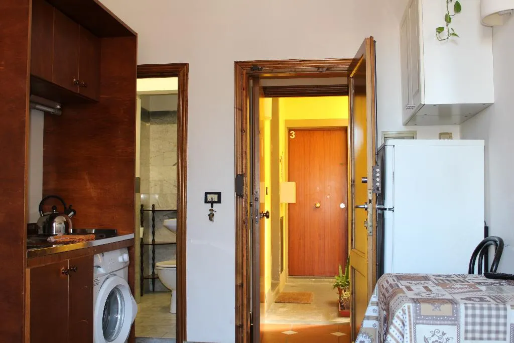 Room, Max Apartments, Florence