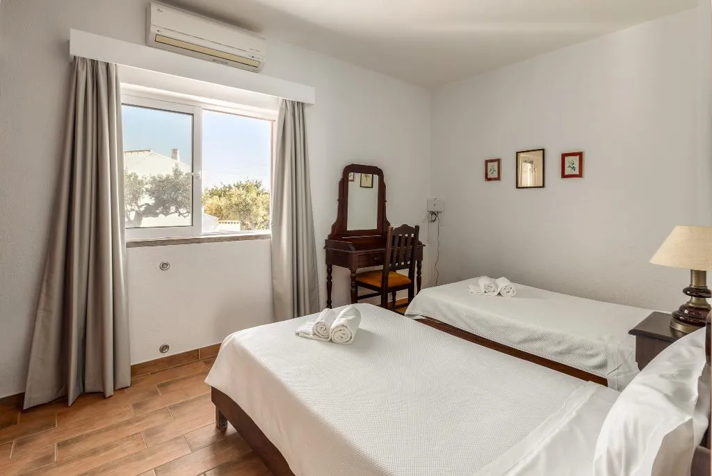 VILLA THREE BEDROOMS Room, Parque Monte Verde, Algarve