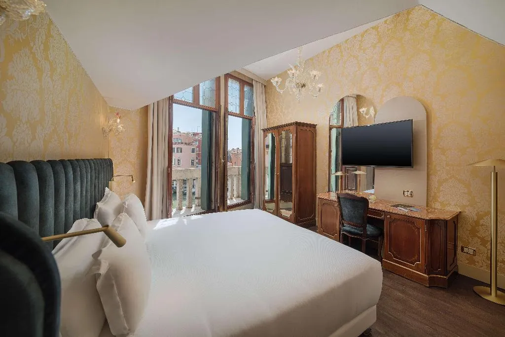 DOUBLE PREMIUM Room, NH Venezia Santa Lucia, Venice