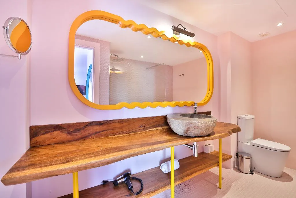 JUNIOR SUITE CAPACITY 3 Room, Paradiso Art Hotel, Ibiza