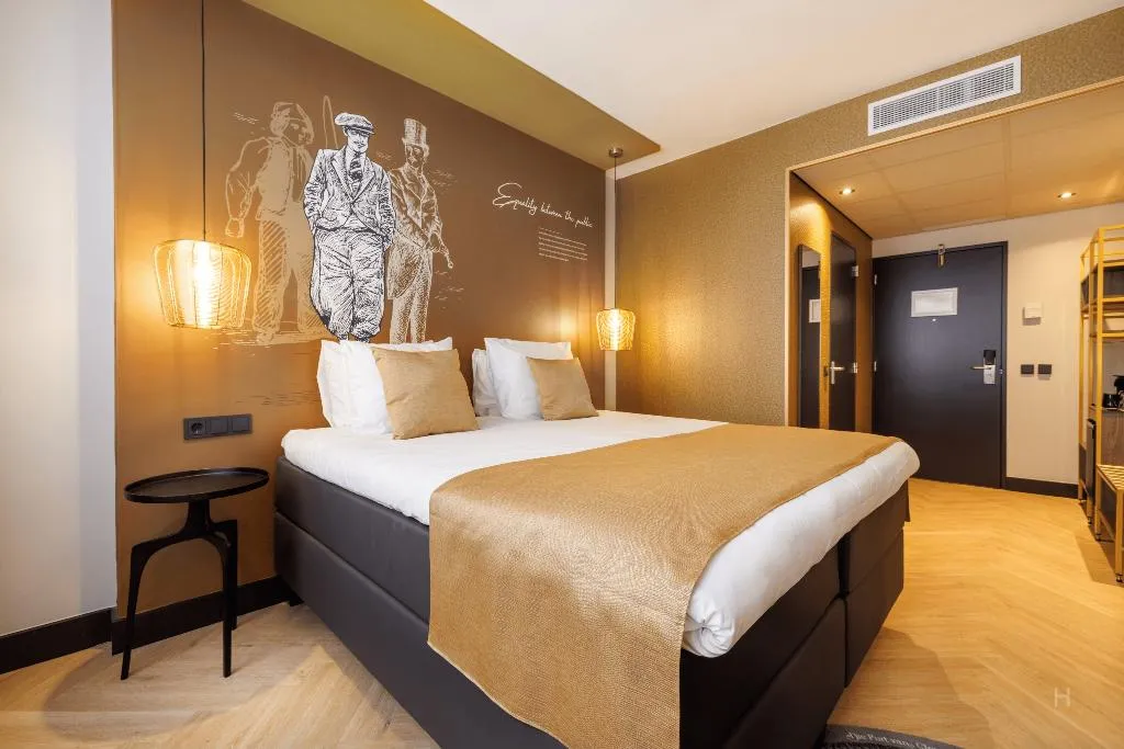 DOUBLE QUEEN SIZE BED Room, Die Port Van Cleve, Amsterdam
