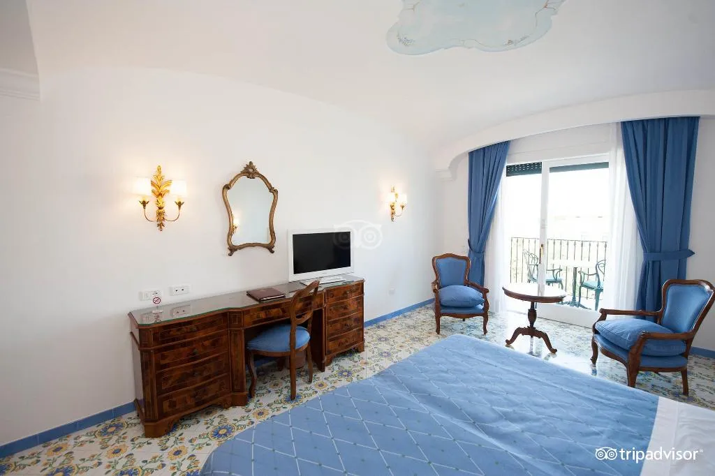 TRIPLE DELUXE GARDEN VIEW Room, Grand Hotel la Favorita, Naples