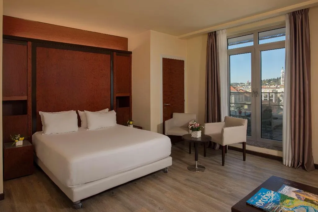 Room, NH Bergamo, Milan