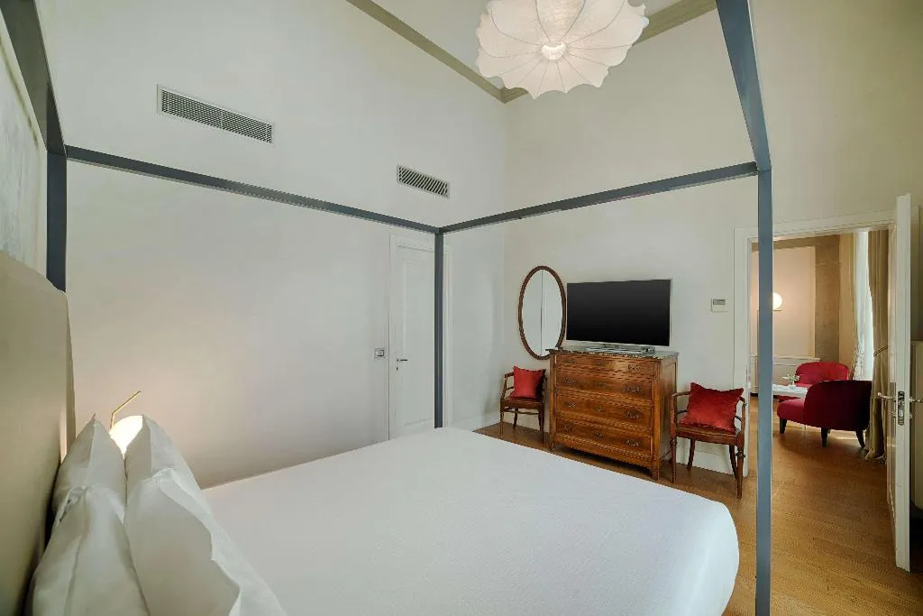 TRIPLE STANDARD Room, Porta Rossa Hotel Firenze Colbert Collection, Florence