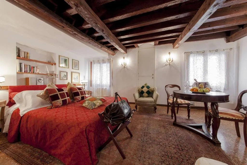 DOUBLE DELUXE Room, Palazzetto Pisani, Venice