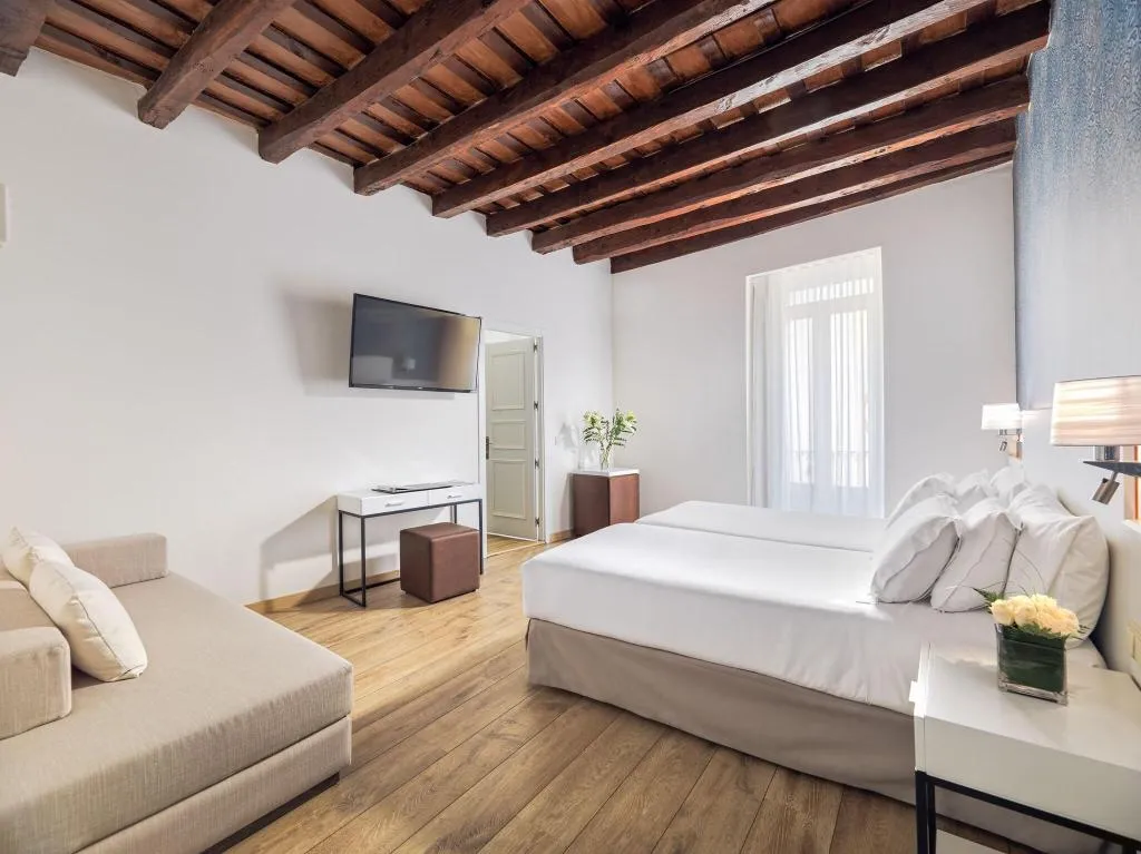 TRIPLE TWO BEDS Room, H10 Raco del Pi Boutique Hotel, Barcelona