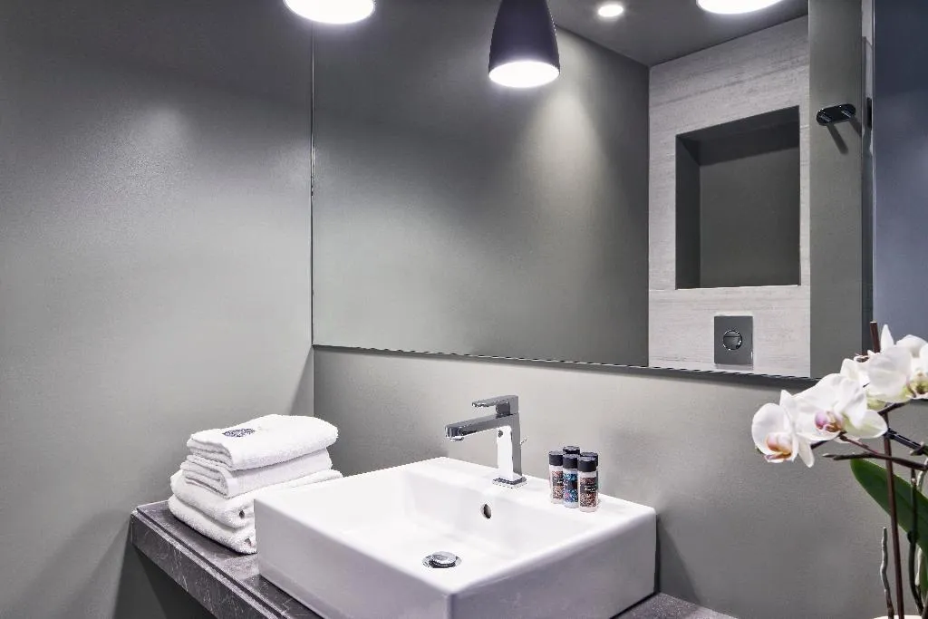 QUADRUPLE CAPACITY 3 Room, Achilleas Hotel, Athens