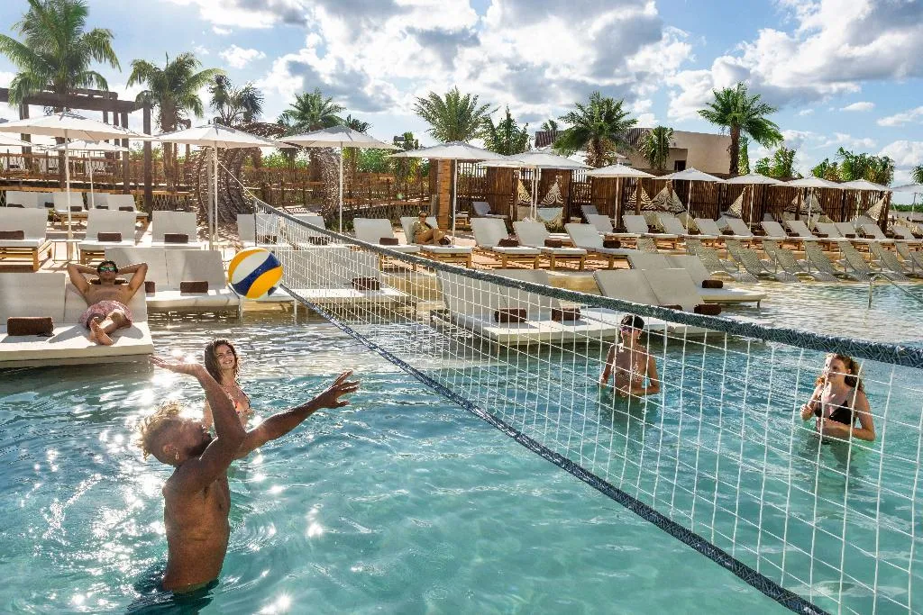 Sports and Entertainment, Hyatt Vivid Grand Island, Cancun Area