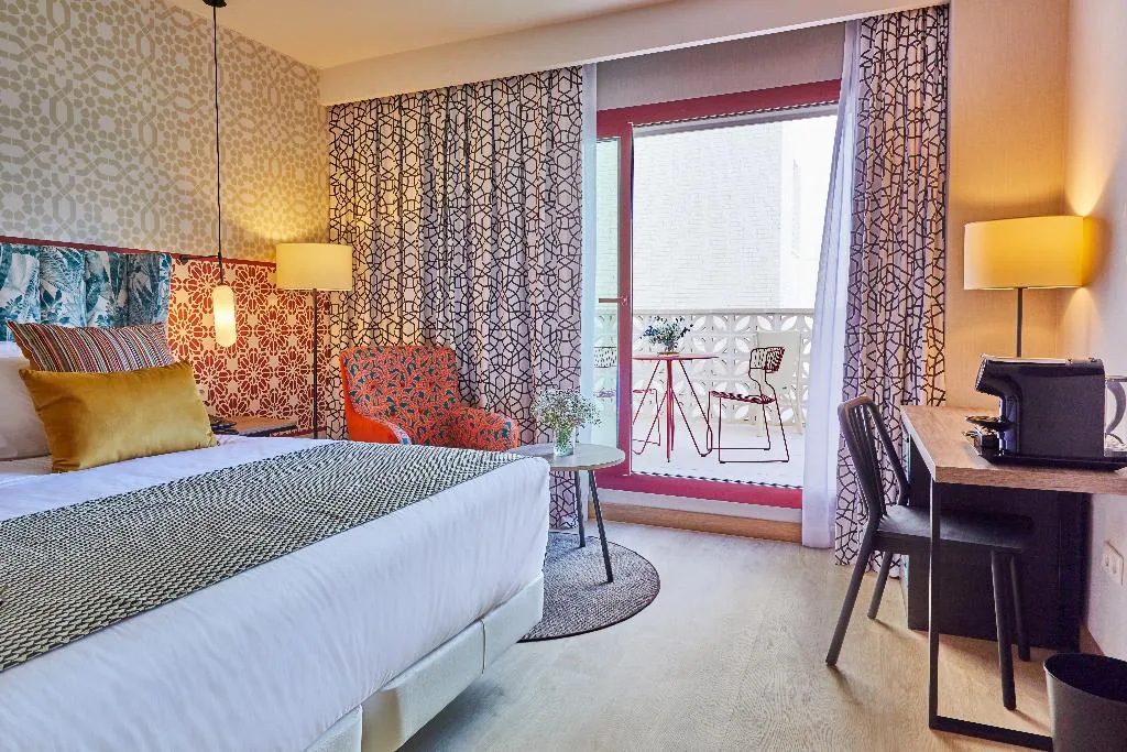 DOUBLE SINGLE USE SUPERIOR WITH TERRACE Room, Hesperia Sevilla, Seville