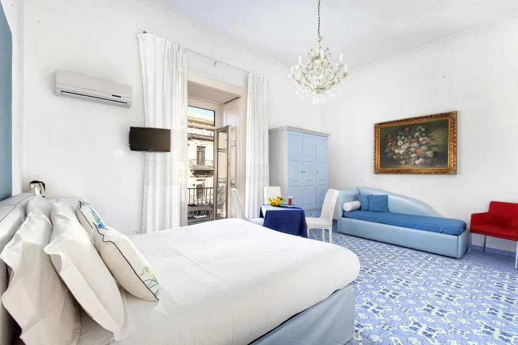 Room, Piazza Tasso B B, Naples
