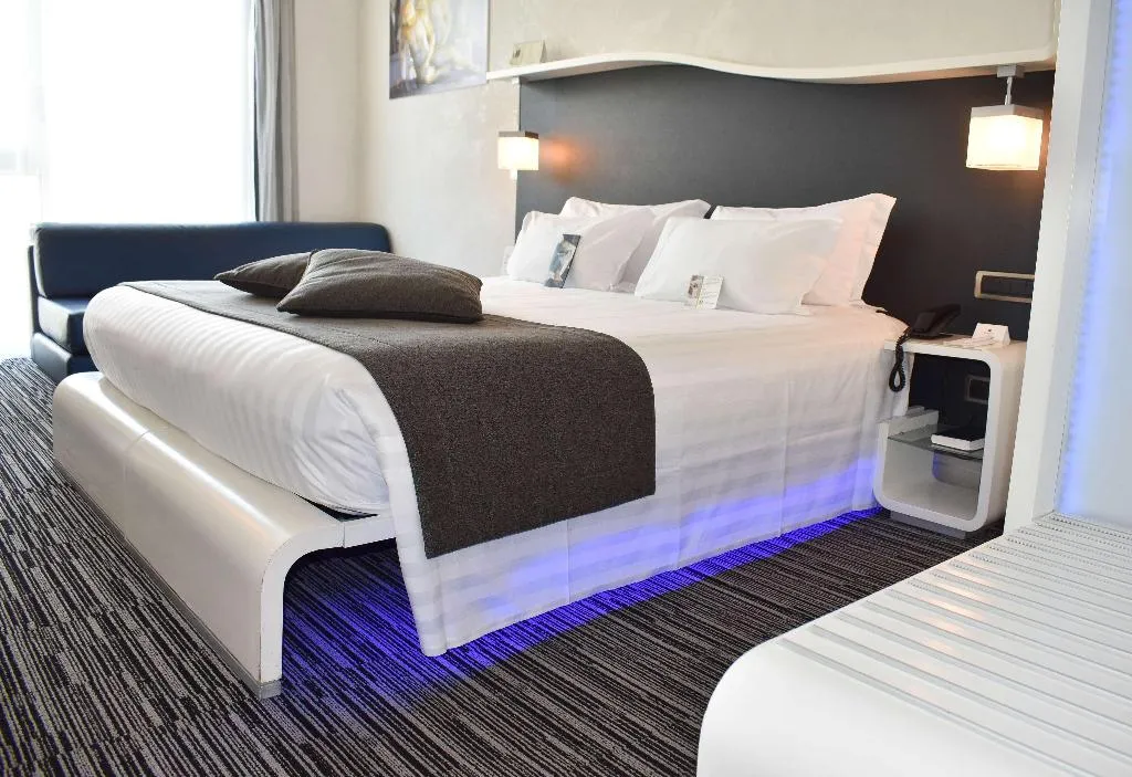 TRIPLE DELUXE KING BED Room, Best Western Premier Hotel Royal Santina, Rome