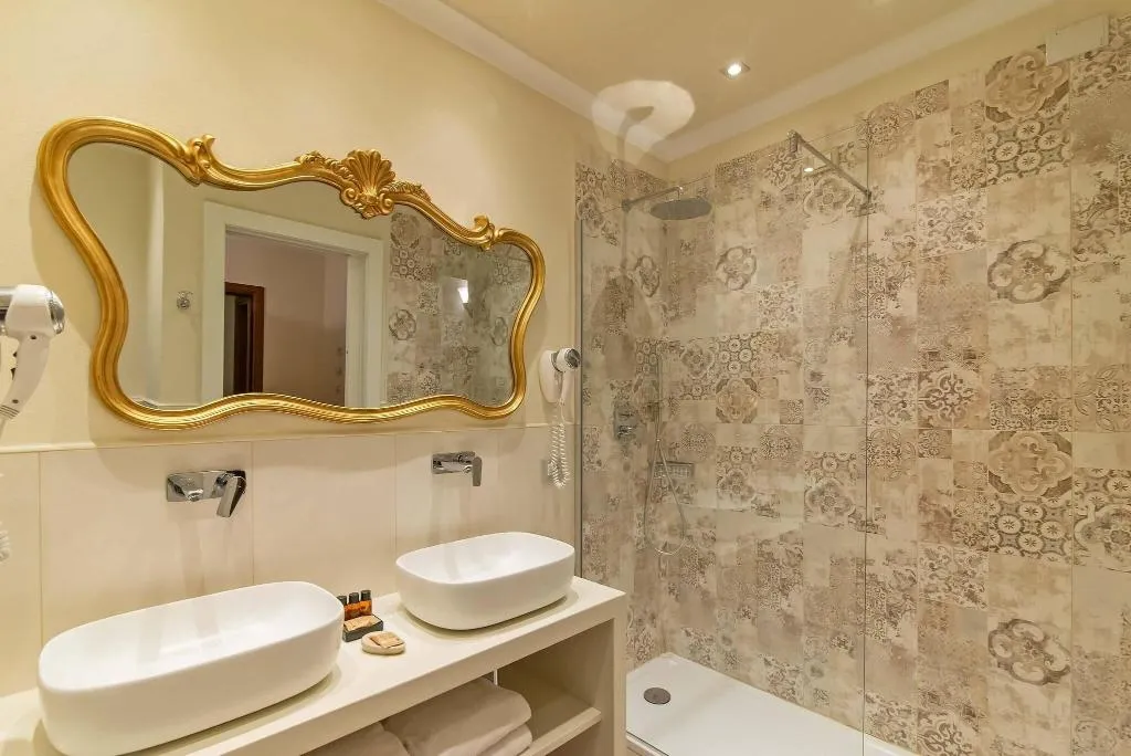 QUADRUPLE STANDARD Room, Porta Faenza, Florence