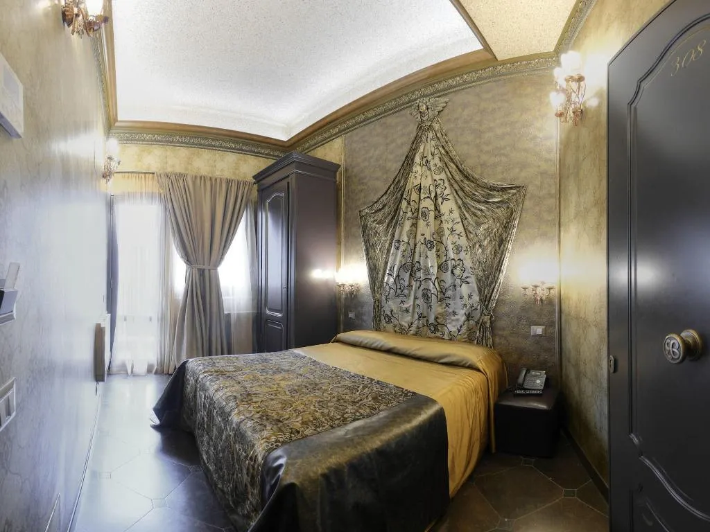 Room, Antica Dimora Delle Cinque Lune, Rome