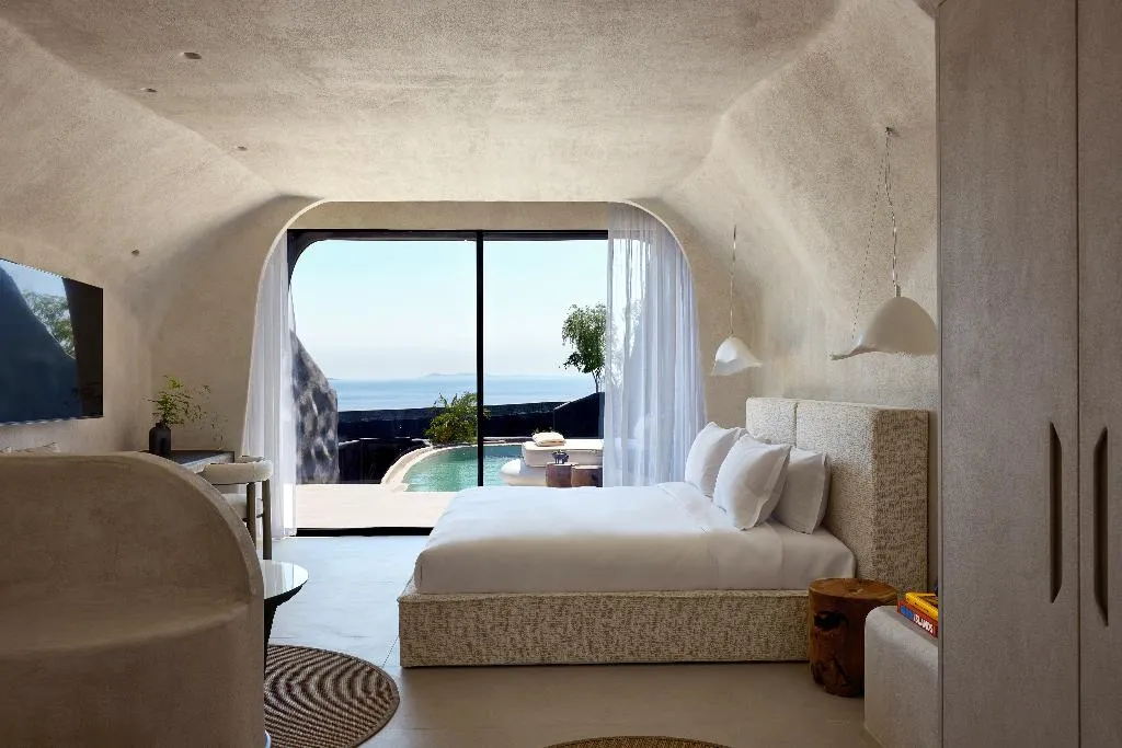 SUITE WITH PRIVATE POOL Room, One Of One Hotel, Santorini