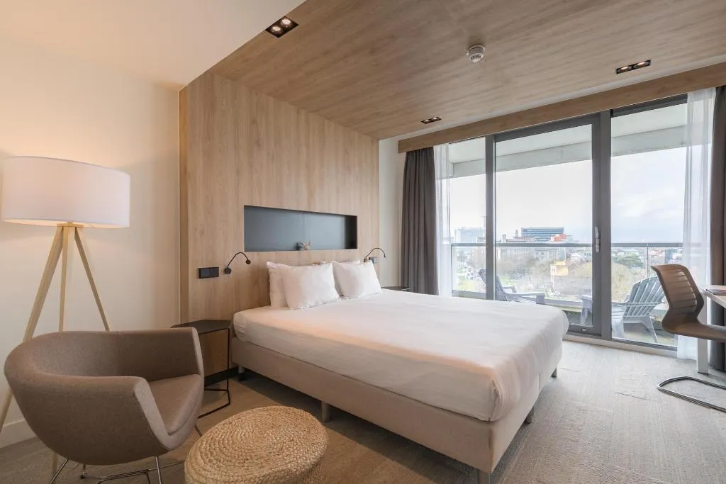 DOUBLE SUPERIOR KING BED Room, Leonardo Royal Hotel Den Haag Promenade, Amsterdam