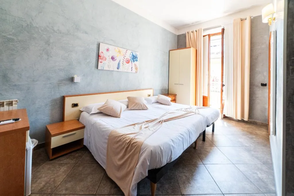 TRIPLE STANDARD Room, Angelica, Florence