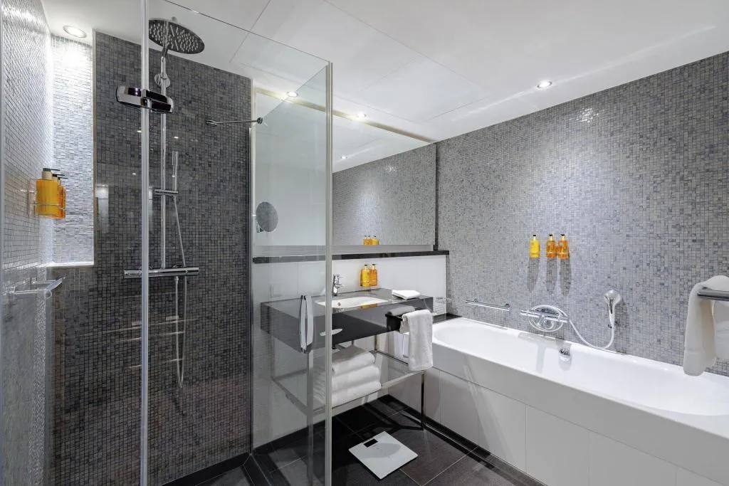 JUNIOR SUITE KING SIZE BED Room, Crowne Plaza Amsterdam-South, Amsterdam