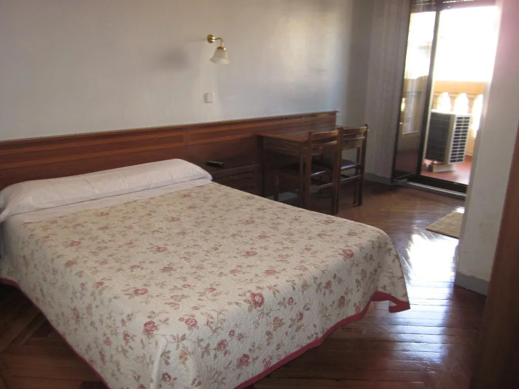 Double or Twin STANDARD Room, Hostal Splendid, Madrid