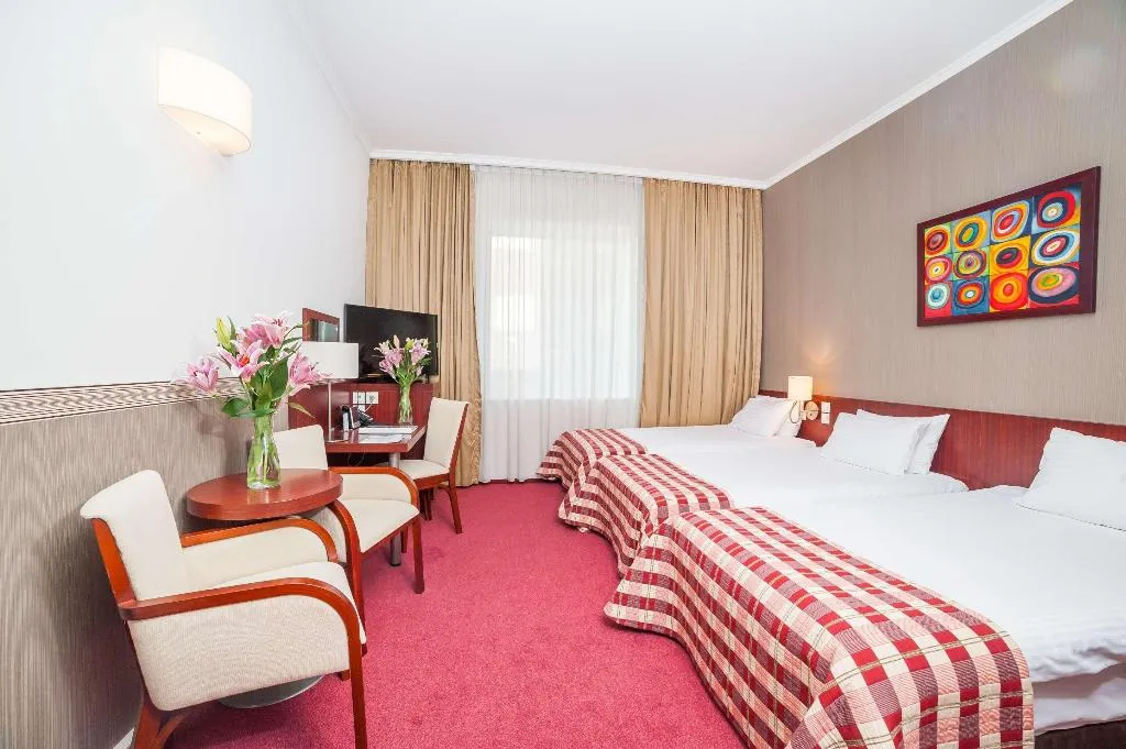 TRIPLE CLASSIC Room, Premier Kraków Hotel, Krakow