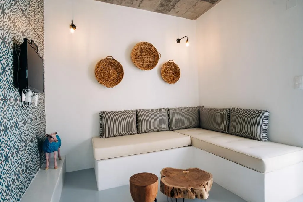 SUITE DELUXE WITH JACUZZI Room, Mesanto Luxury Suites, Santorini