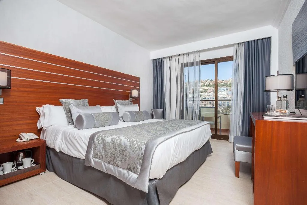 Room, Zafiro Rey Don Jaime, Majorca