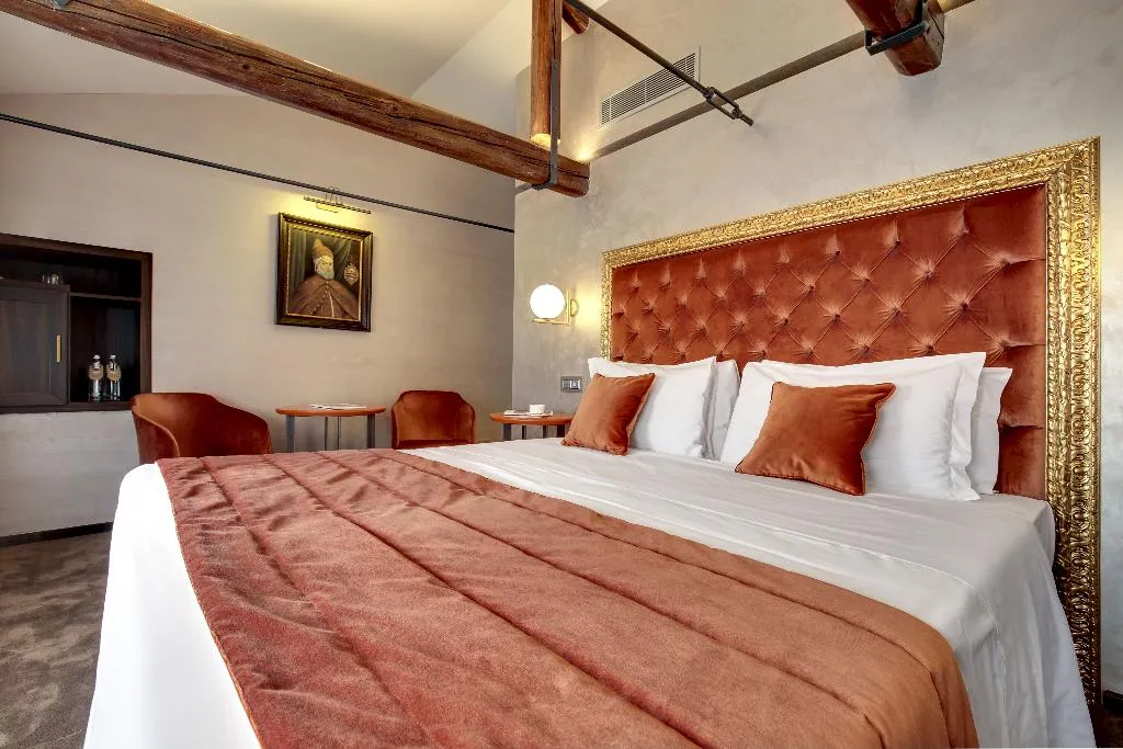 JUNIOR SUITE STANDARD Room, Dona Palace, Venice