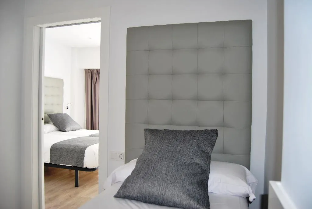 TRIPLE STANDARD Room, Estudiotel Alicante, Costa Blanca