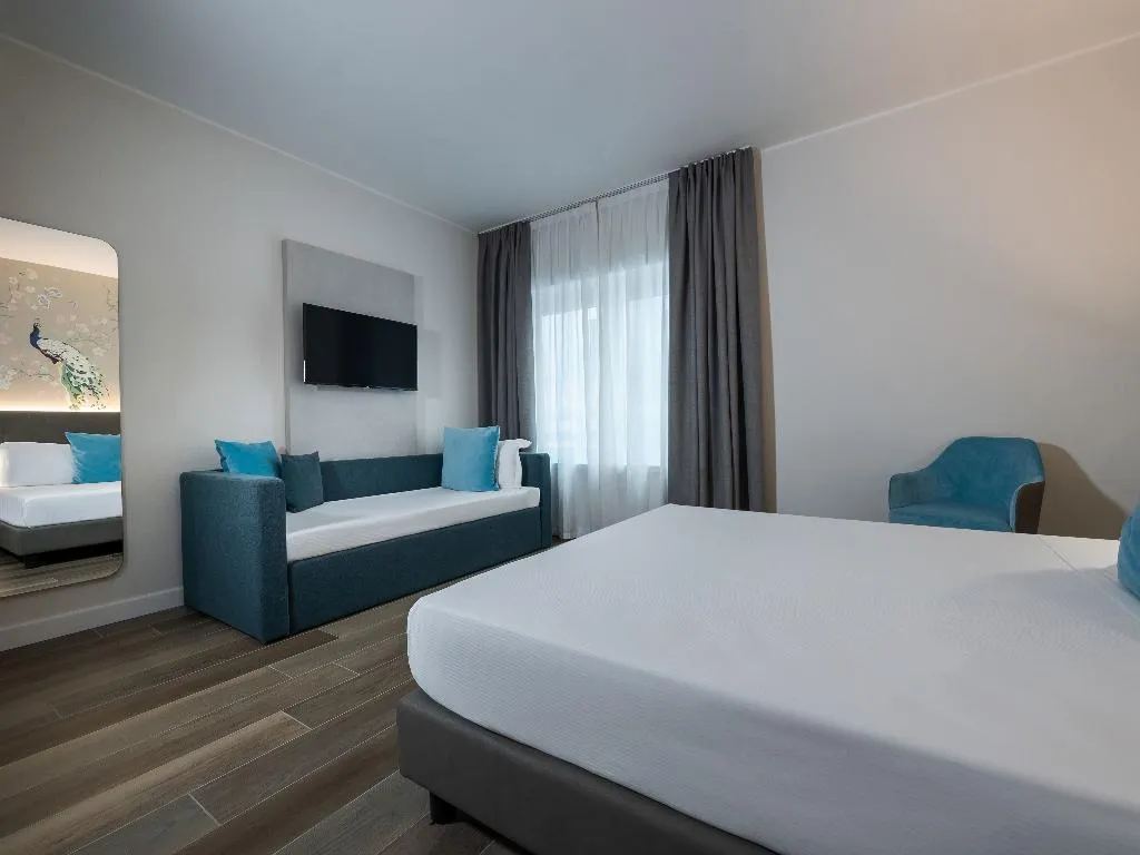 DOUBLE SUPERIOR Room, iH Hotels Milano Centrale, Milan