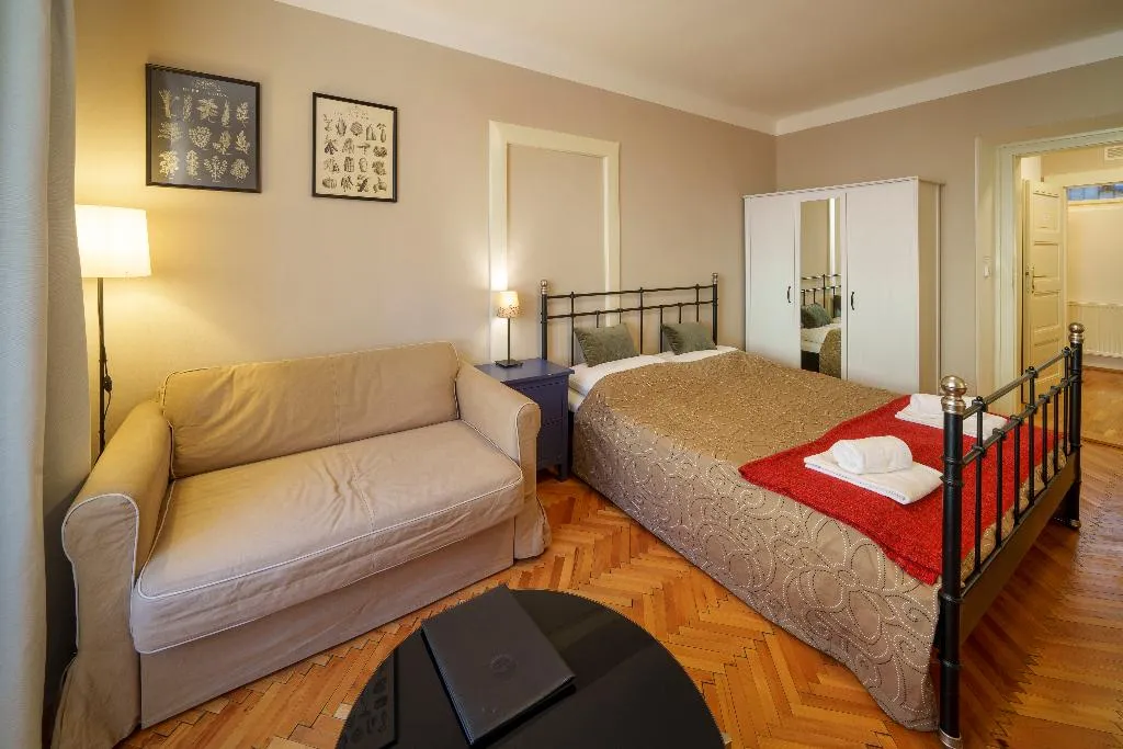 FAMILY ROOM CAPACITY 10 Room, Old Town - Templova Apartments, Prague