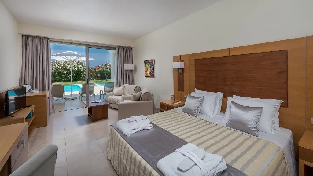 JUNIOR SUITE WITH PRIVATE POOL Room, Apollo Blue, Rhodes
