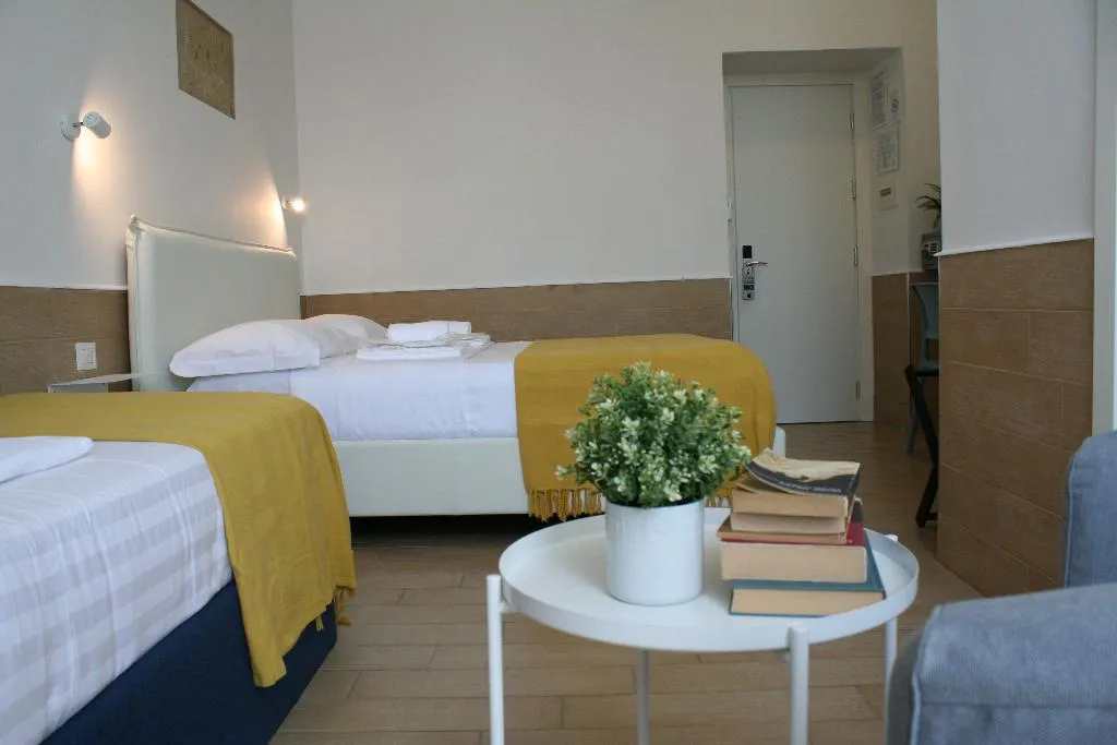 TRIPLE STANDARD Room, Hotel H22, Naples