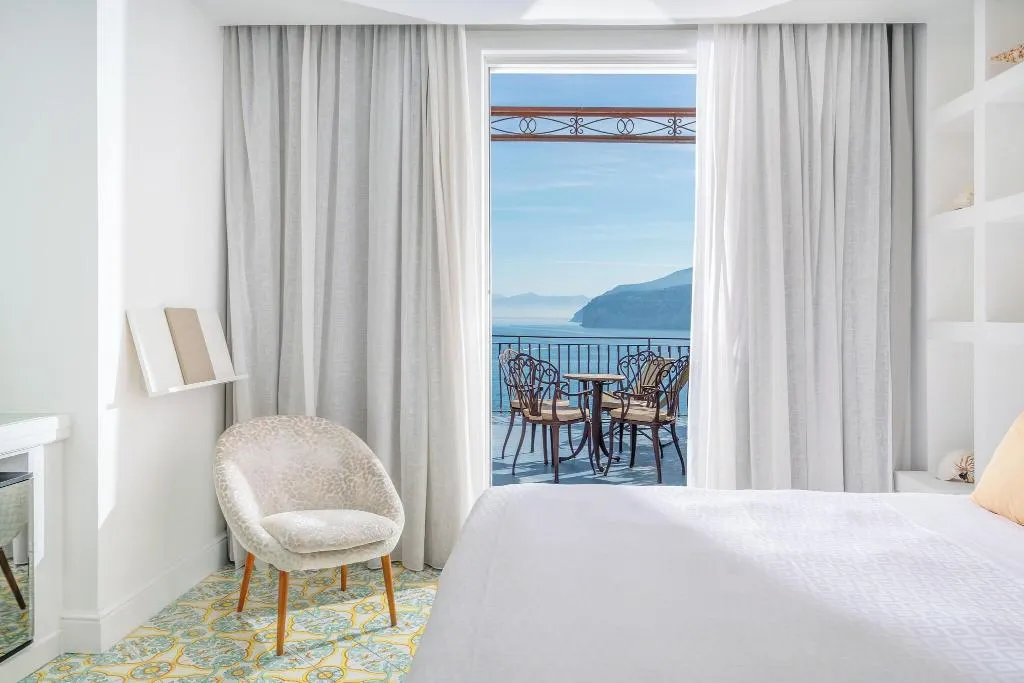 Double or Twin DELUXE SEA VIEW Room, Belair, Naples