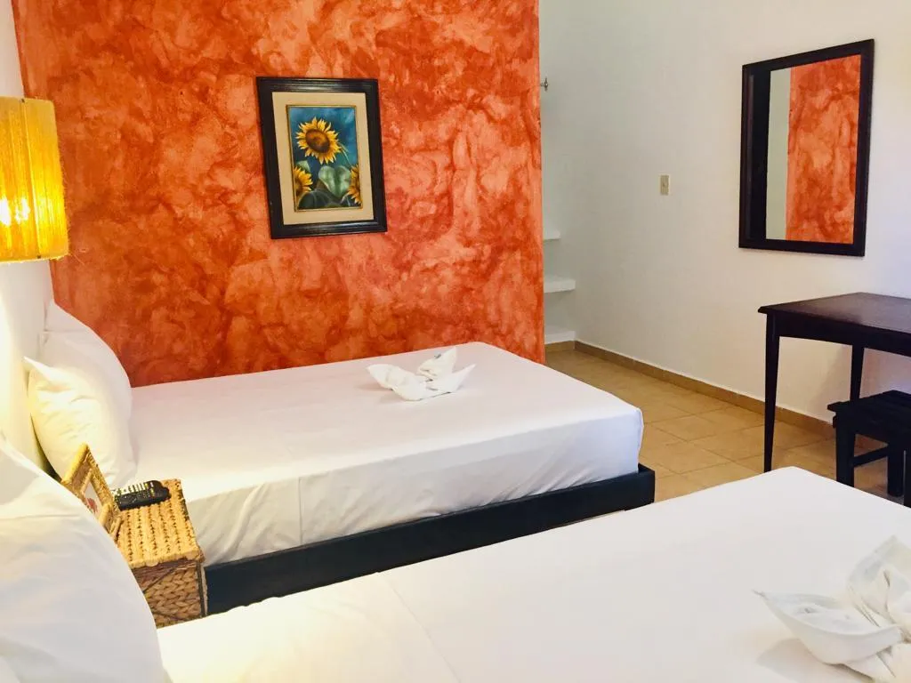 DOUBLE TWO DOUBLE BEDS Room, Casa de las Flores, Playa Del Carmen