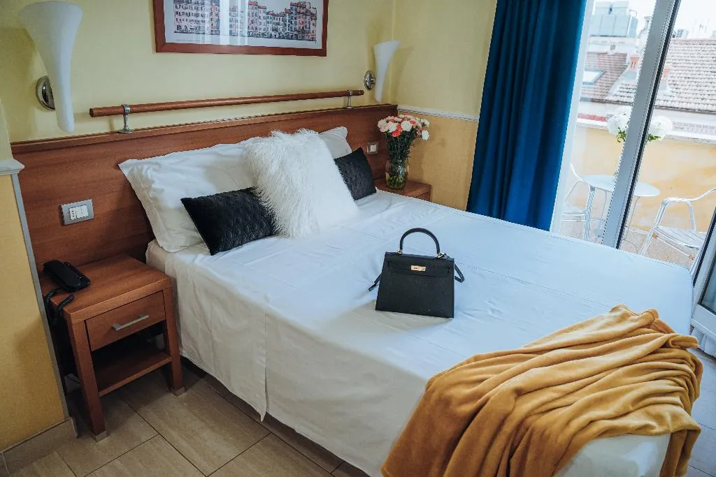 DOUBLE ECONOMY Room, Windrose, Rome
