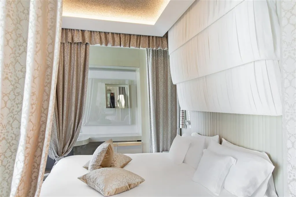 Room, Excelsior Hotel Gallia, a Luxury Collection Hotel, Milan