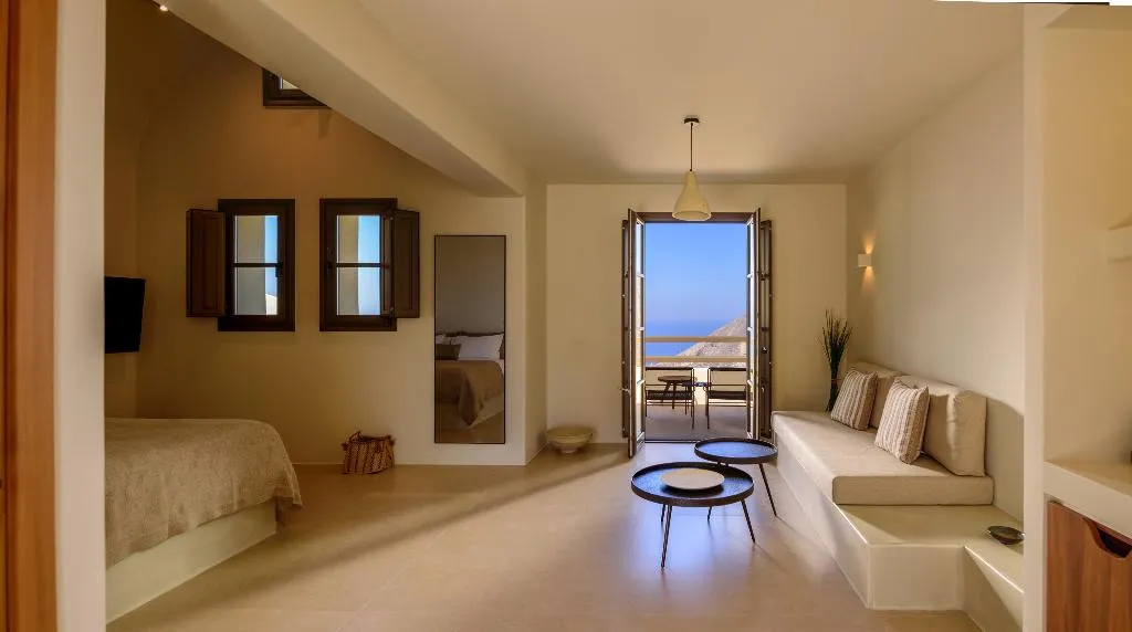 SUITE WITH JACUZZI Room, Elessa Hotel, Santorini