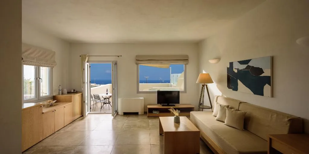 SUITE WITH JACUZZI Room, Aliter Suites, Santorini