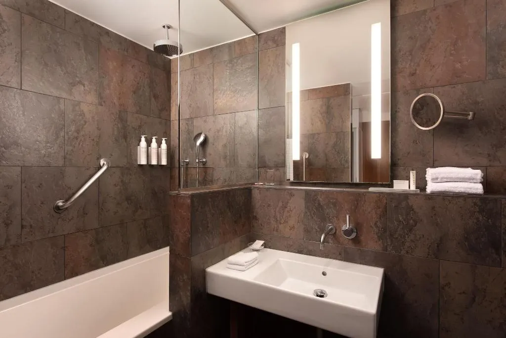 TWIN DELUXE Room, Le Meridien Barcelona, Barcelona