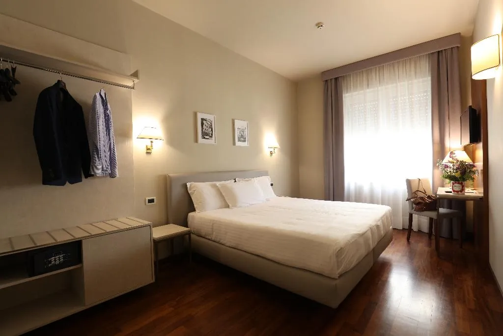 Double or Twin CLASSIC Room, Grande Albergo Maugeri, Catania