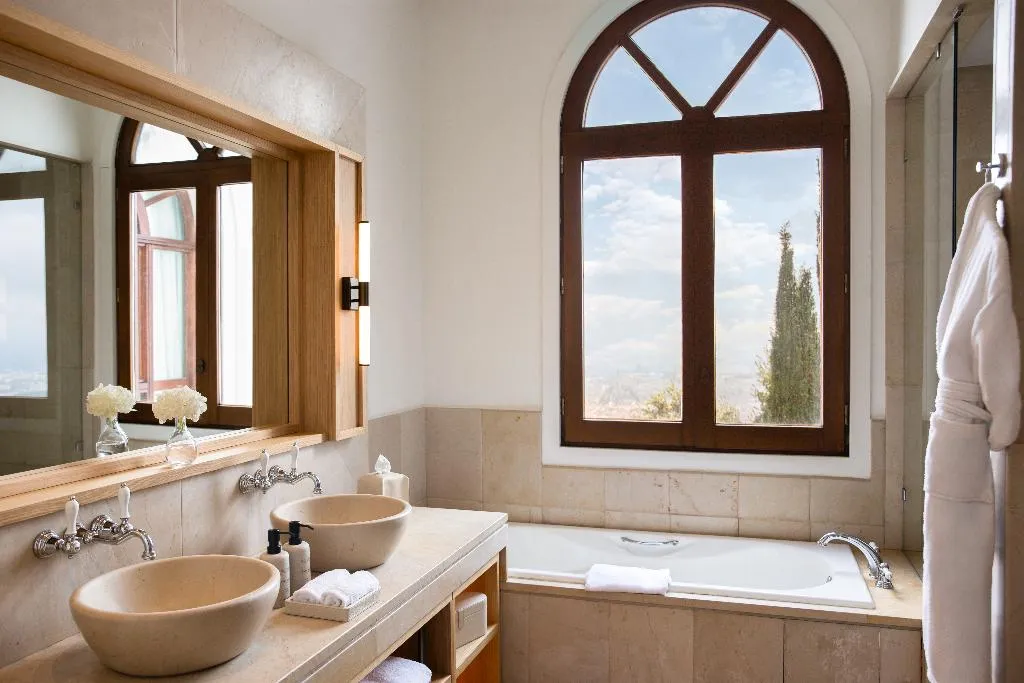 SUITE CAPACITY 3 Room, METT Barcelona, Barcelona