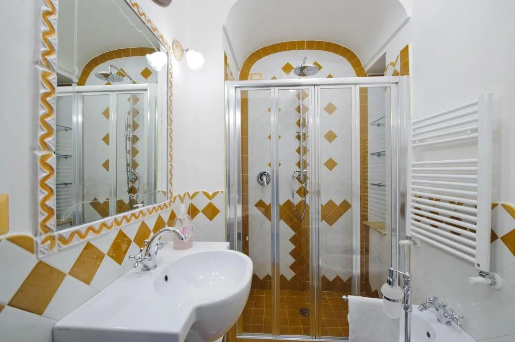 Room, La Sorgente Del Sole, Naples