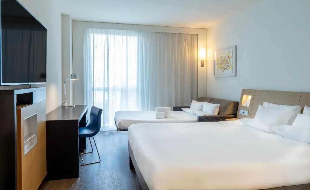 FAMILY ROOM STANDARD Room, Novotel Barcelona City, Barcelona
