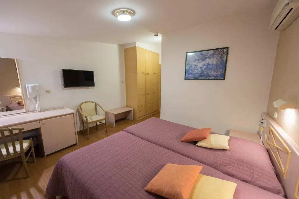 Double or Twin STANDARD Room, Poseidon Hotel, Athens