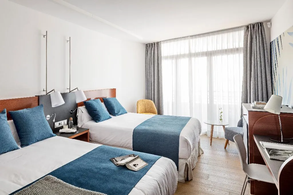 TRIPLE STANDARD Room, Aqua Hotel Onabrava & Spa****S, Costa Brava