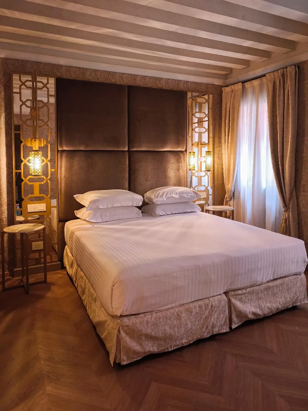 DOUBLE ANNEX Room, Antiche Figure, Venice