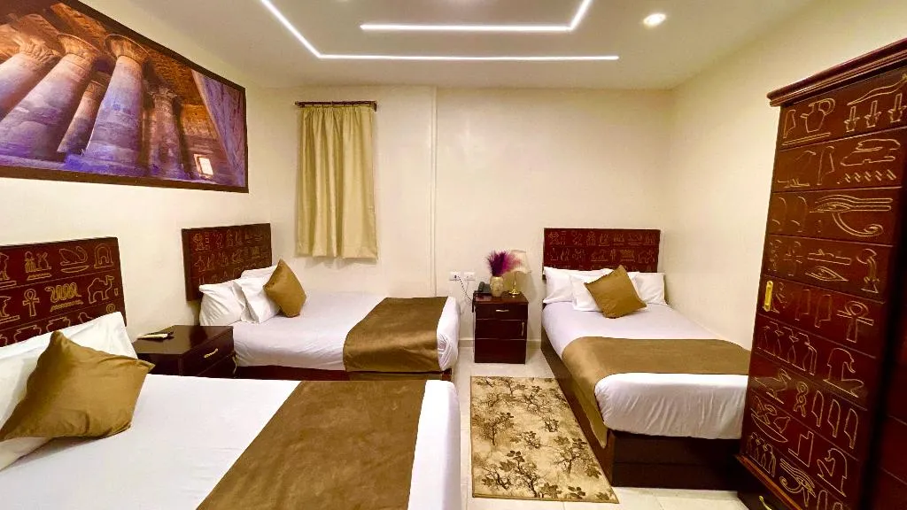 TRIPLE THREE BEDS Room, Nemes Pyramids View Inn, Cairo